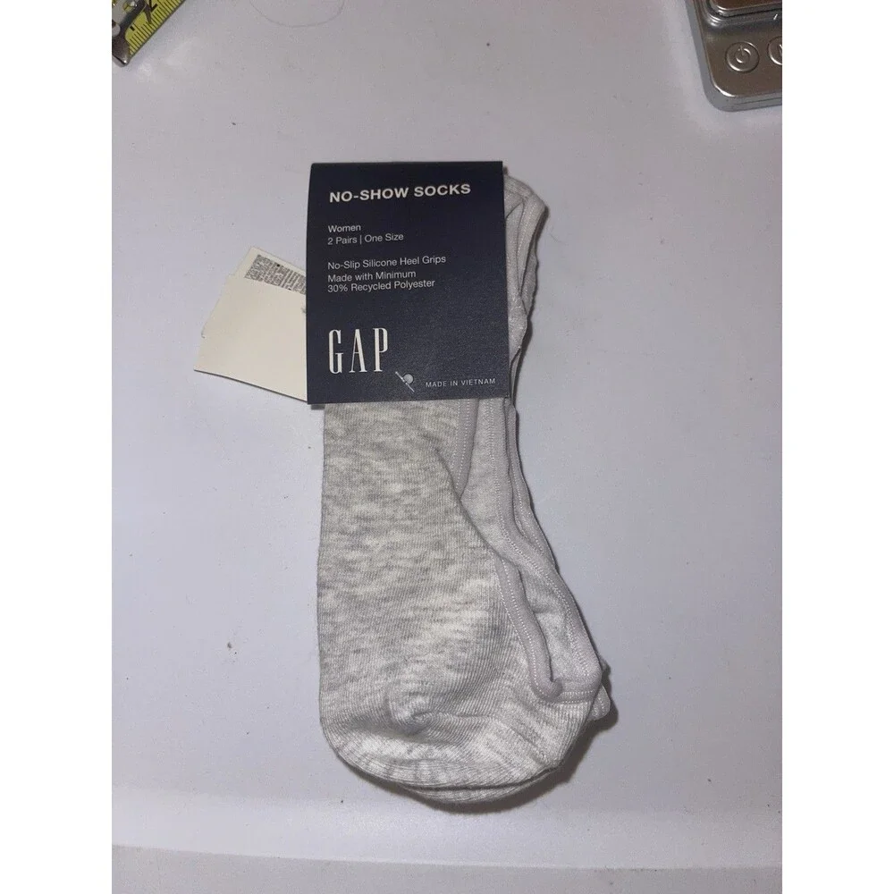 2 Pack GAP Woman's No Show Ankle Socks Heather Grey Non Slip Silicon Heel OS